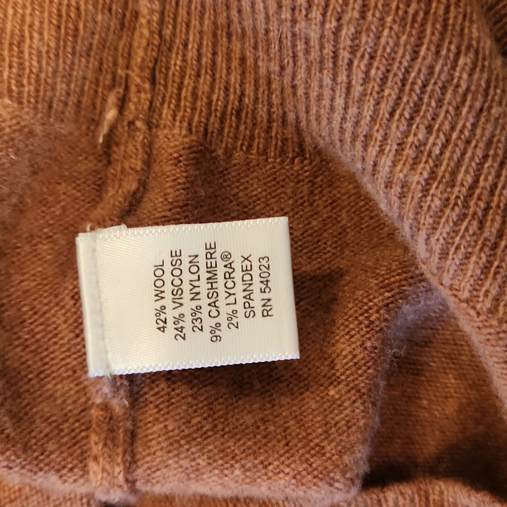 Banana Republic Sweater Vest - Picture 5 of 11